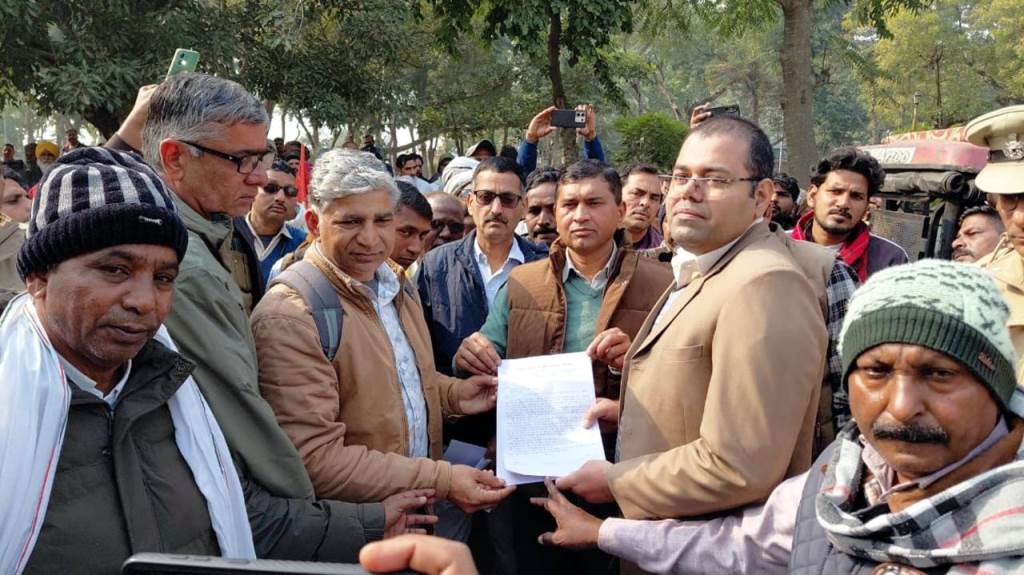 Employees protest in Fatehabad over regularization of temporary workers and restoration of old pension scheme